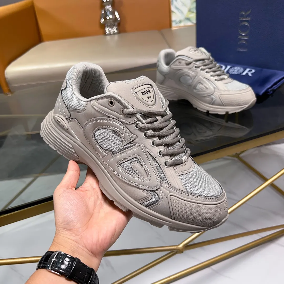 Men's Men's Shoes💰P460💰【DIOR】Dior's new B30 low-top sneakers✅ Carefully crafted from gray mesh fabric and white technical fabric, it features a CD30" graphic logo, and "DIO~B30" and "CD30" logos on the heel and tongue. The extra-light sculpted rubber sole is paired with iconic embellishments to enhance style, and internal stretch details create an ideal and comfortable wearing experience. Can be matched with a variety of casual looks to highlight a fashionable and modern sports style. Size: 38-44 (45 can be customized)